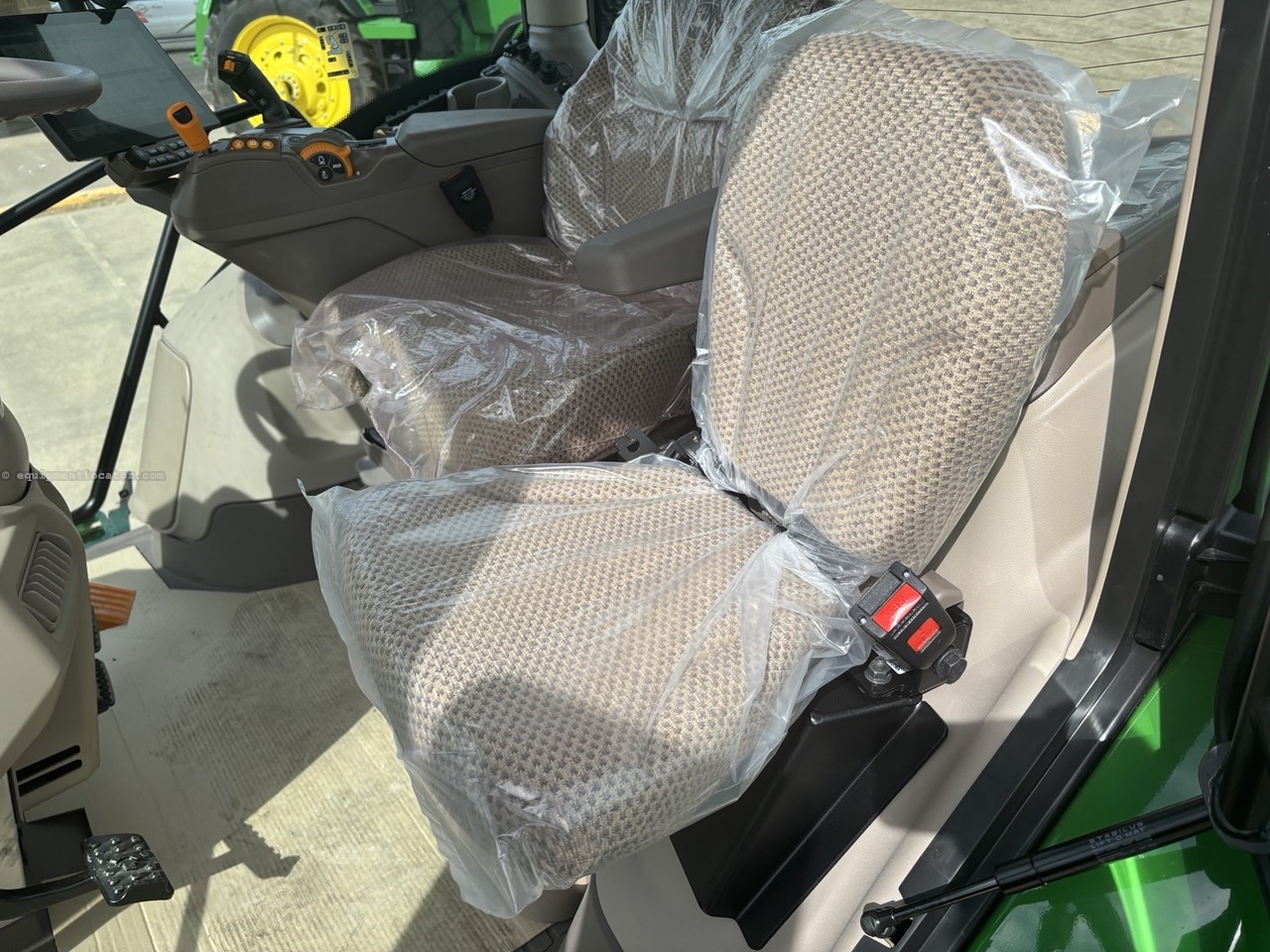 2025 John Deere 6R 215 Image 24