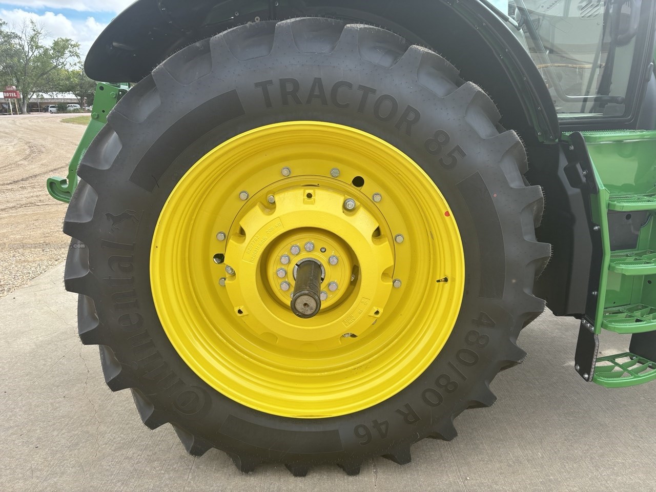 2025 John Deere 6R 215 Image 10