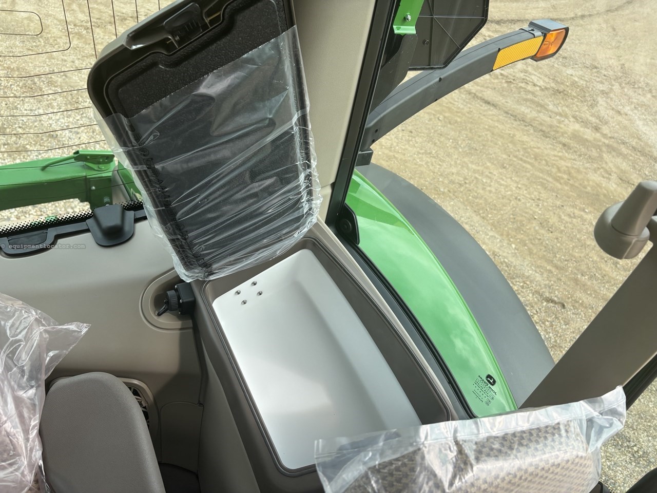 2025 John Deere 6R 215 Image 25