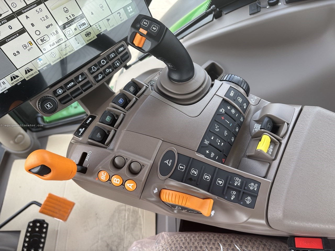 2025 John Deere 6R 215 Image 27