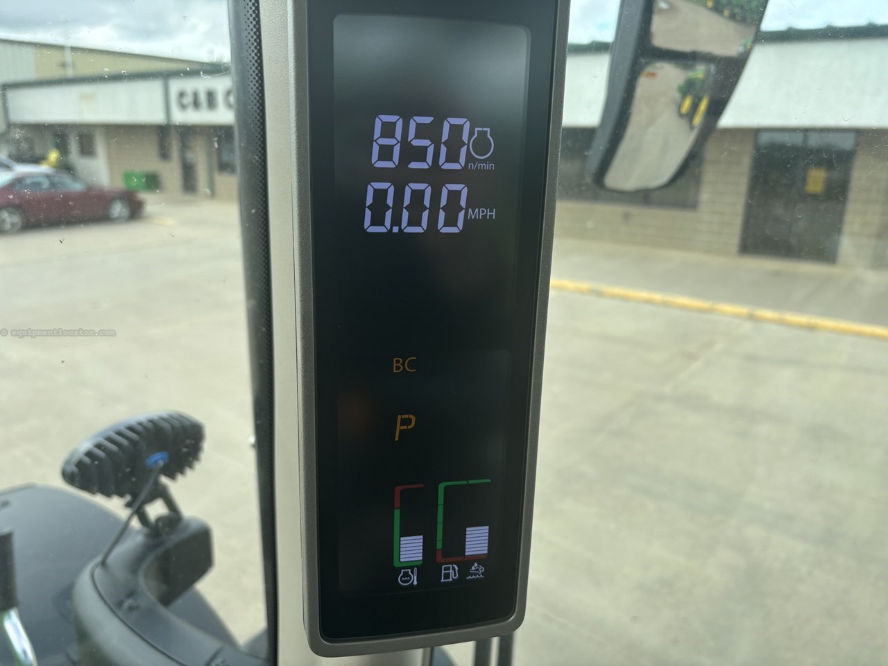 2025 John Deere 6R 215 Image 30