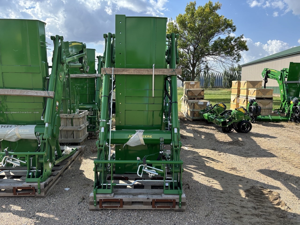 2025 John Deere 680R Image 4