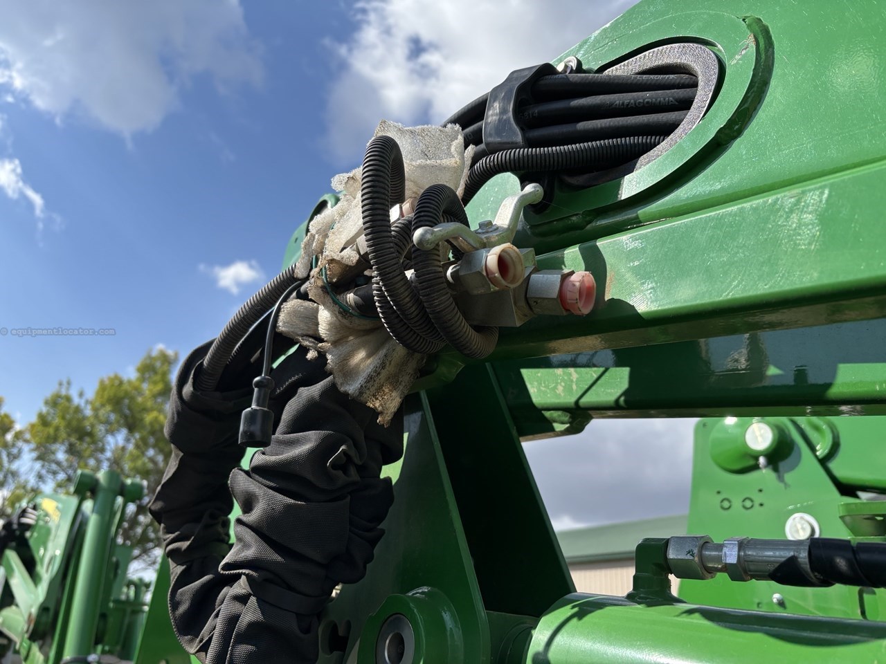 2025 John Deere 680R Image 11