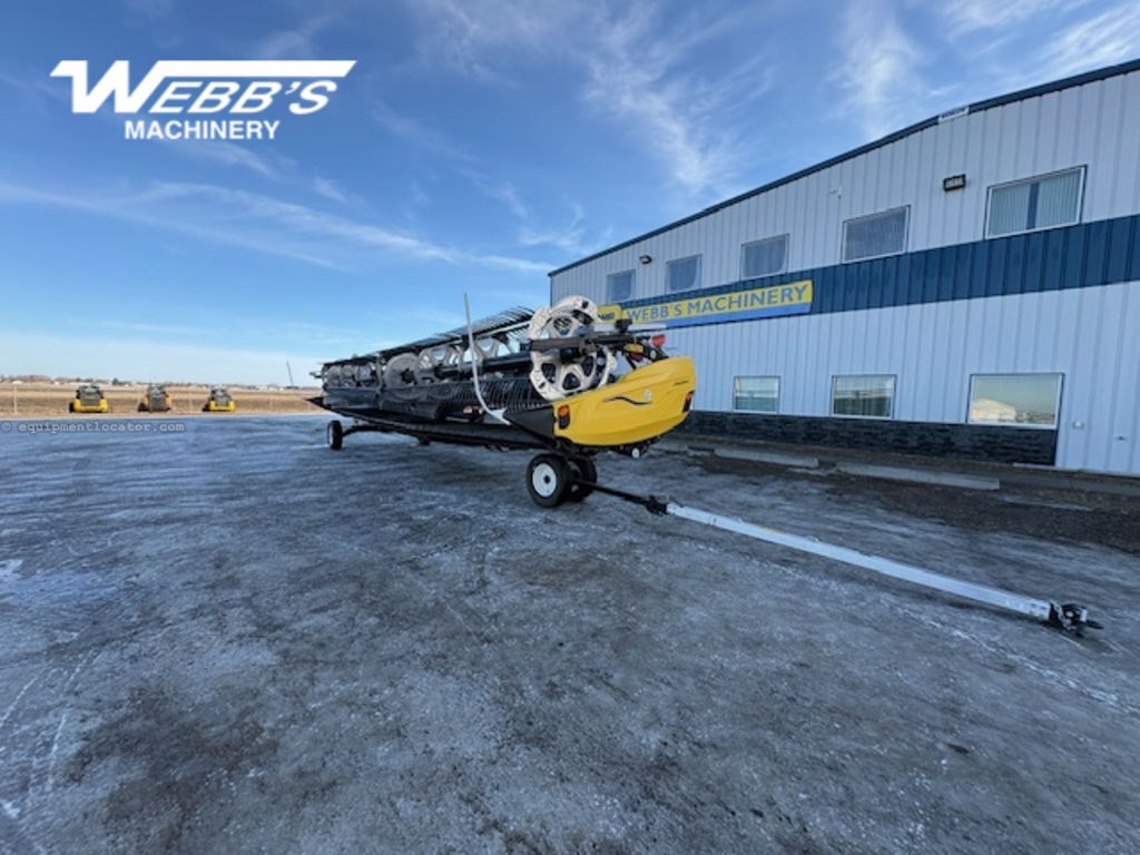 2024 MacDon FD235 Image 2