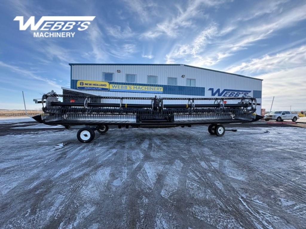 2024 MacDon FD235 Image 3