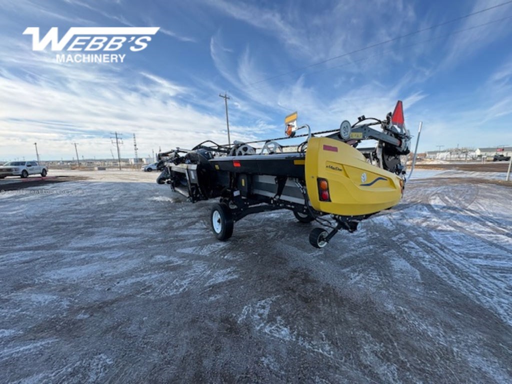 2024 MacDon FD235 Image 4