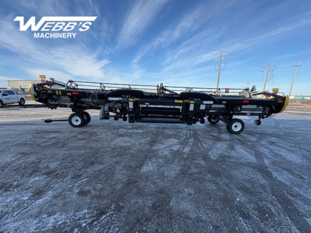 2024 MacDon FD235 Image 5