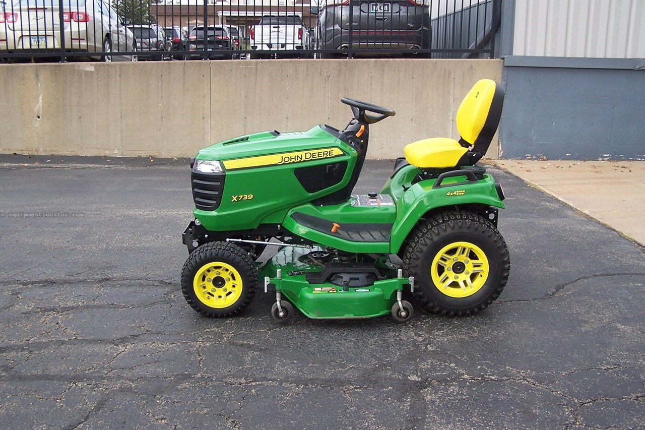 2024 John Deere X739 Image 2