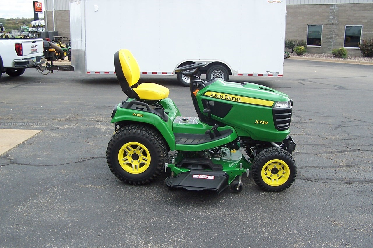 2024 John Deere X739 Image 5