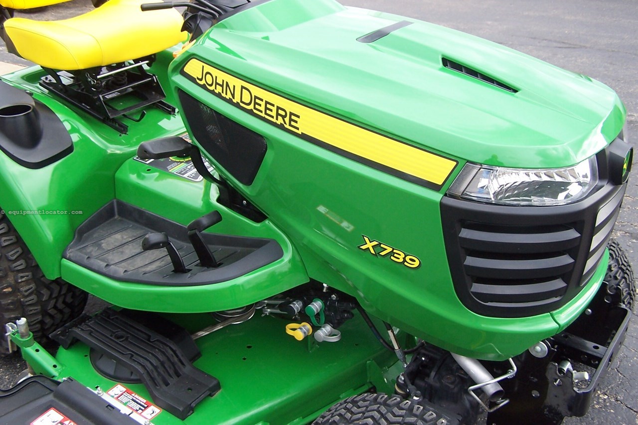 2024 John Deere X739 Image 9