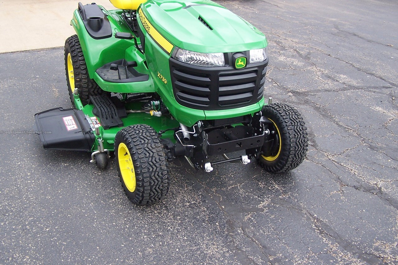 2024 John Deere X739 Image 11