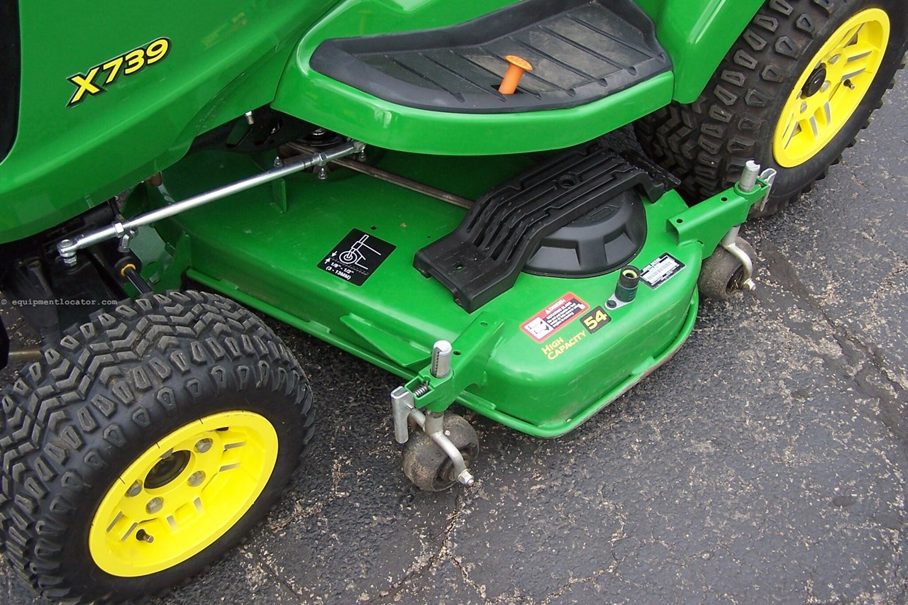 2024 John Deere X739 Image 17