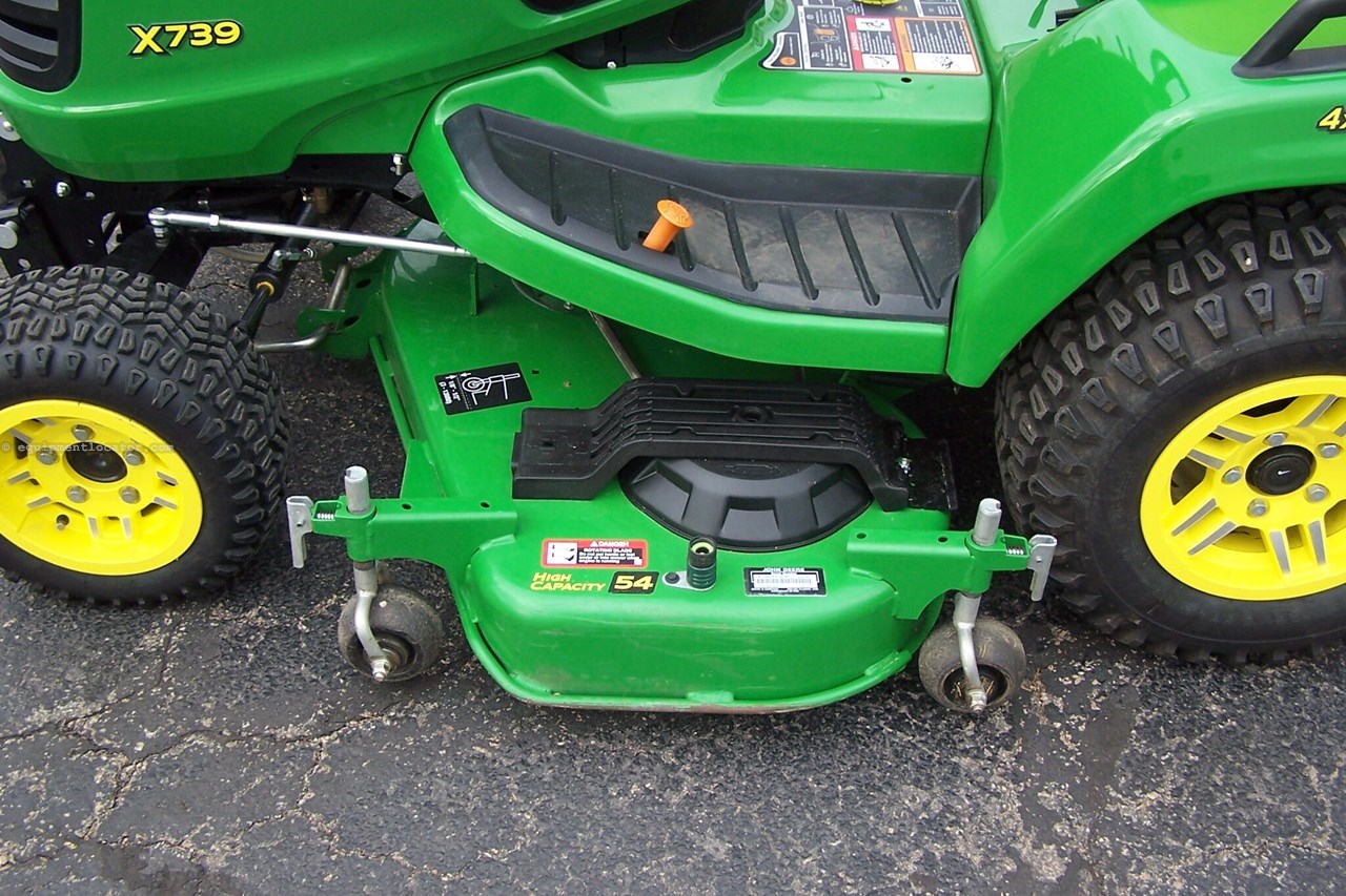 2024 John Deere X739 Image 18