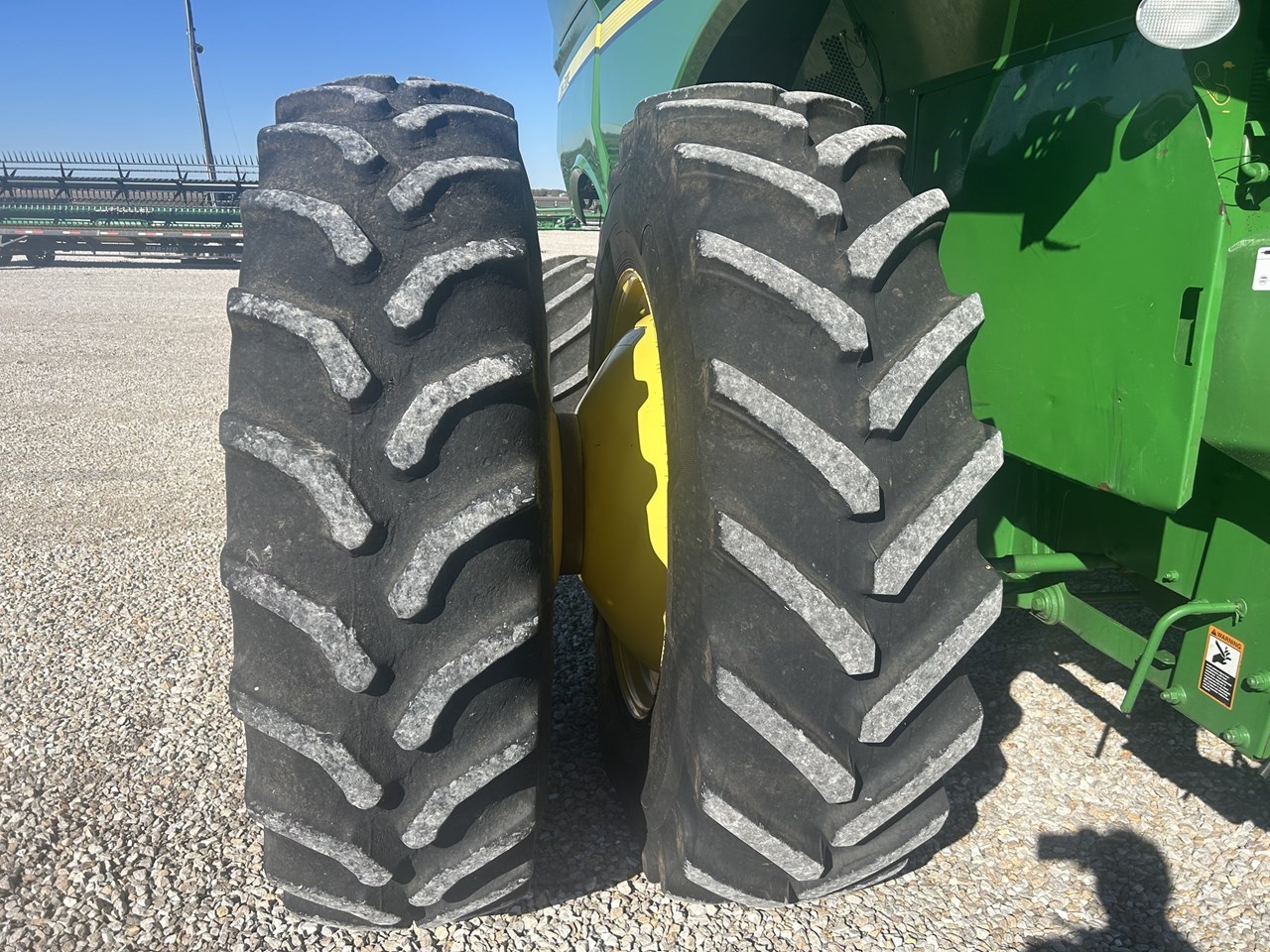 2012 John Deere S660 Image 2