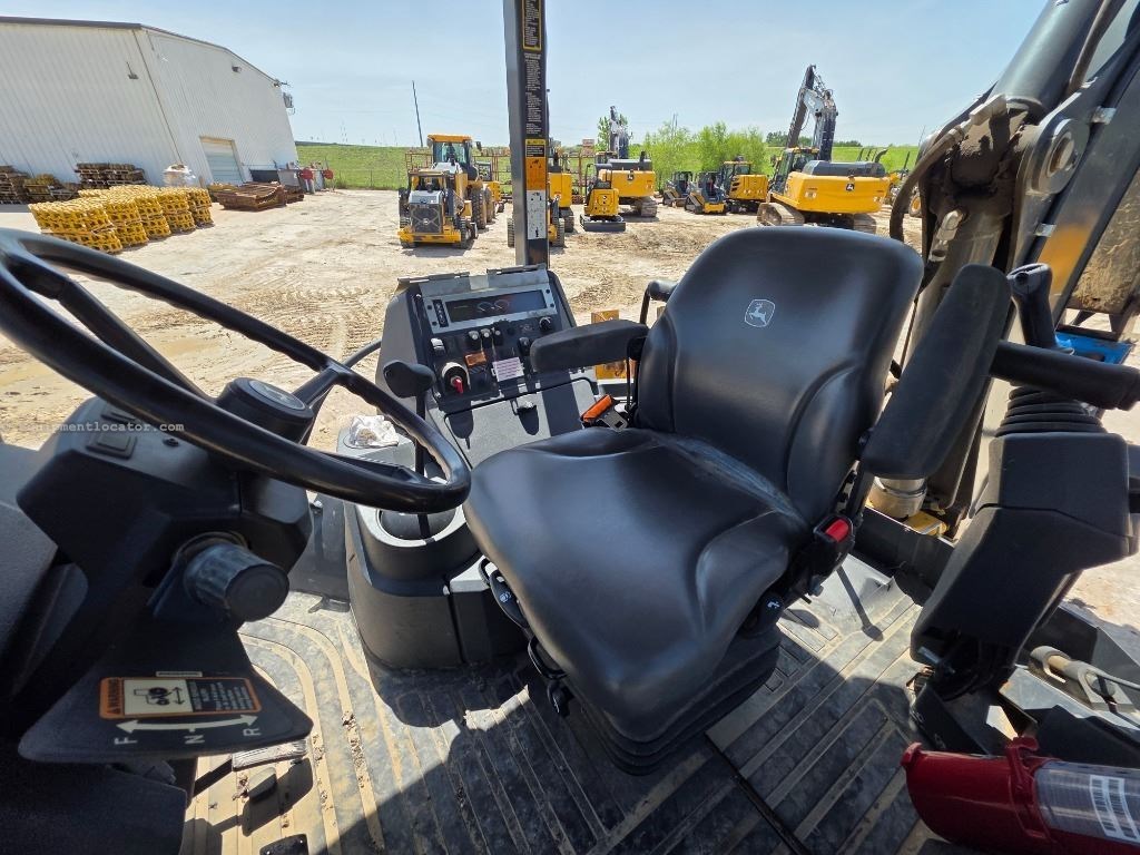 2021 John Deere 310L Image 10
