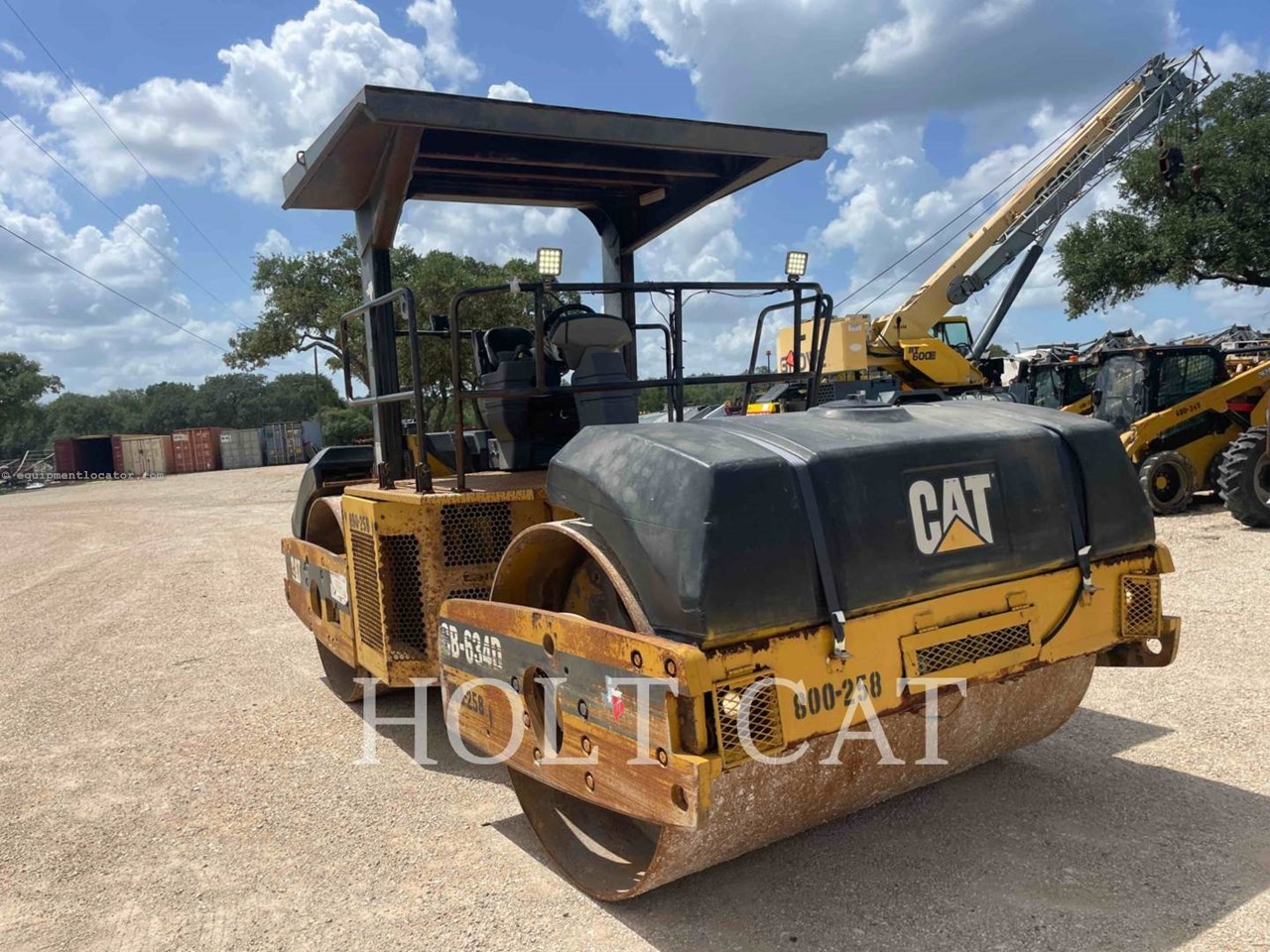 2005 Caterpillar CB634D Image 2