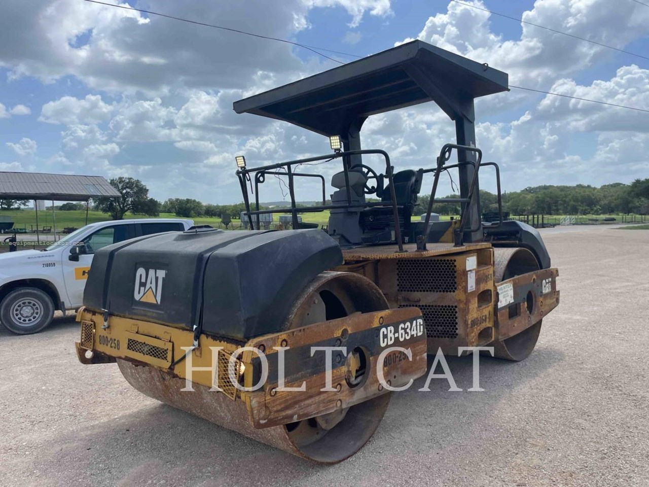 2005 Caterpillar CB634D Image 9