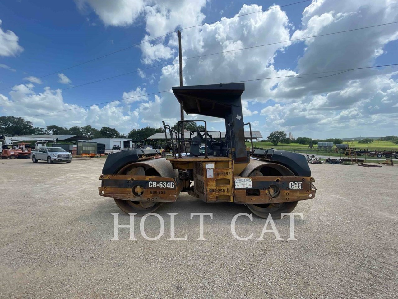 2005 Caterpillar CB634D Image 10