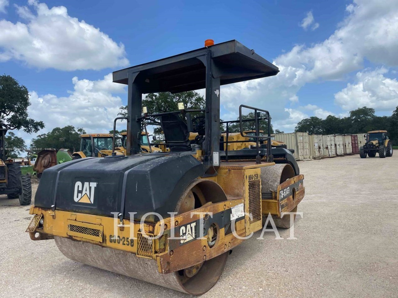 2005 Caterpillar CB634D Image 13