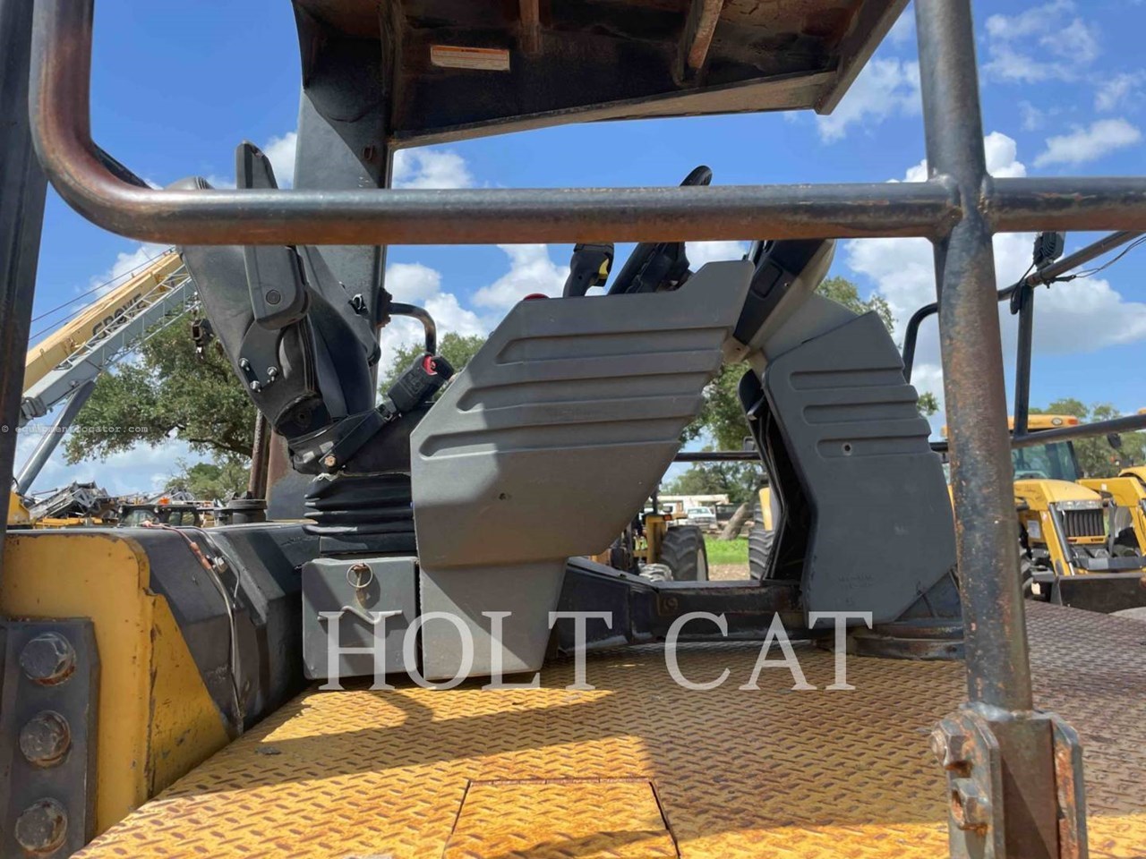 2005 Caterpillar CB634D Image 16