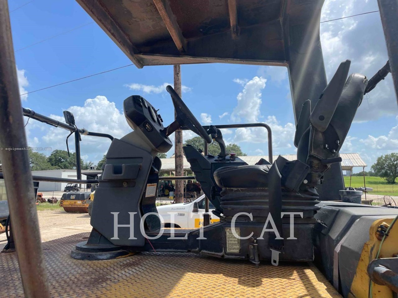 2005 Caterpillar CB634D Image 17