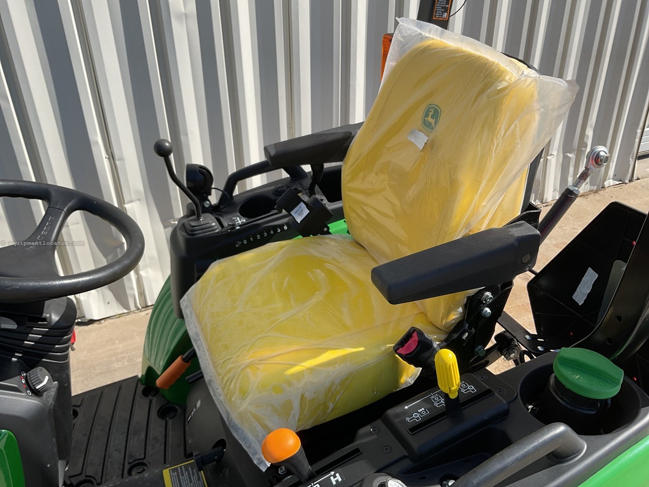 2024 John Deere 2025R Image 10