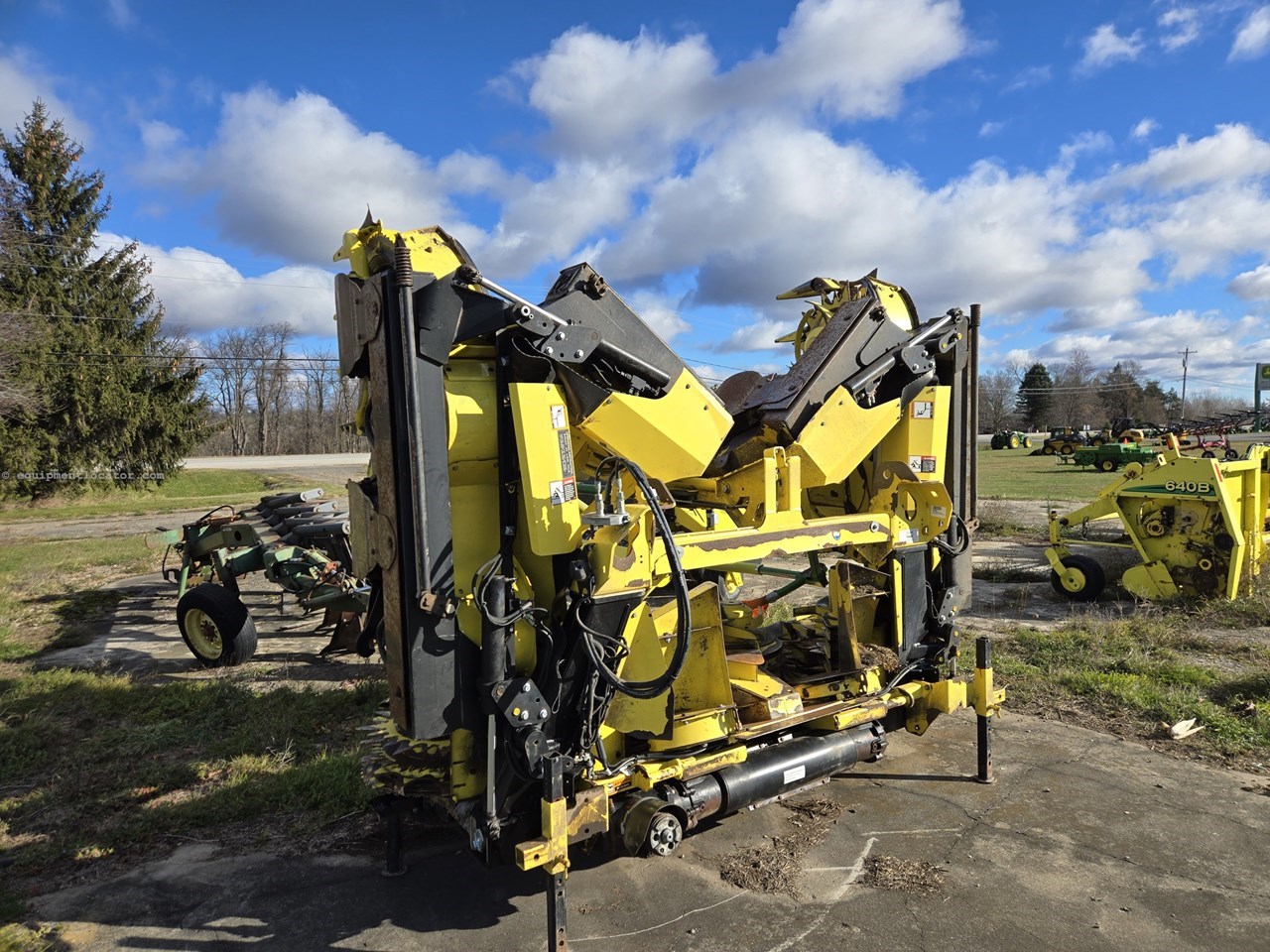 2017 John Deere 690 Image 2