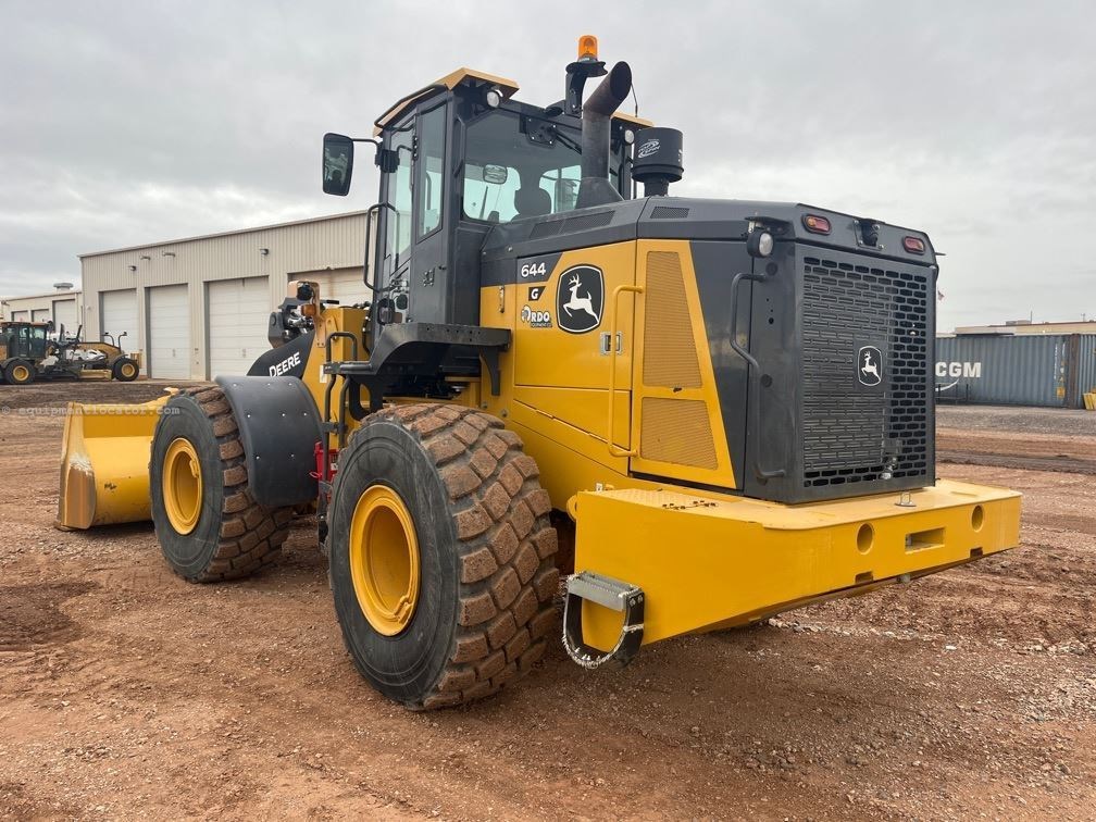 2023 John Deere 644G Image 3