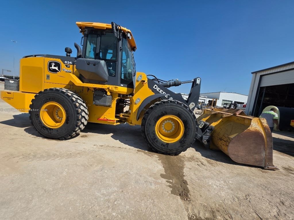 2024 John Deere 624P Image 9