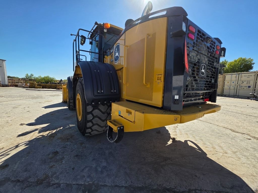 2024 John Deere 744P Image 4