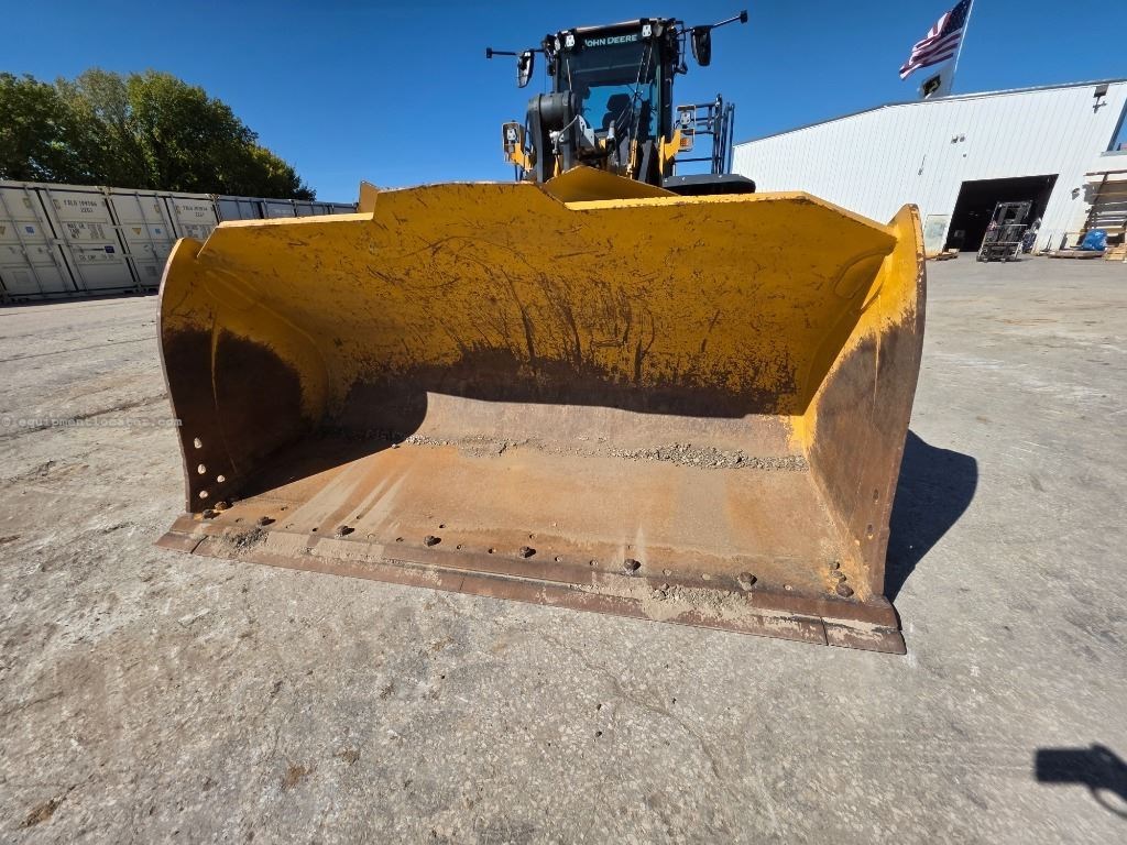 2024 John Deere 744P Image 10