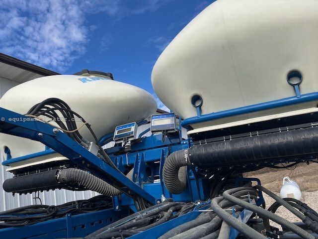 2018 Kinze 3700 Image 2