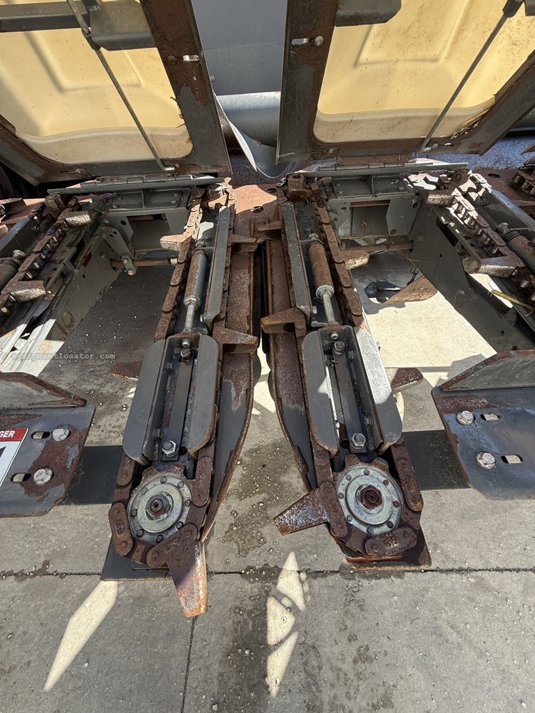 2015 Gleaner 3000-R8 Image 10