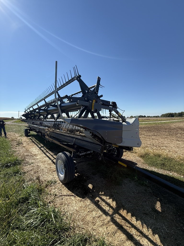 2014 Gleaner 9250-35 Image 2