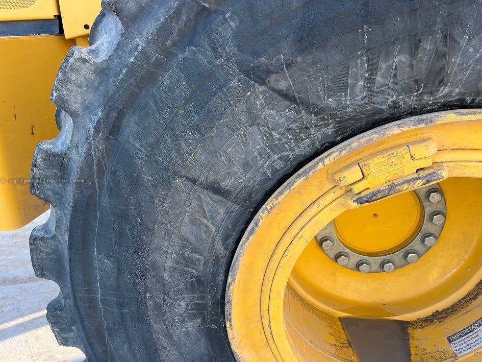 2023 John Deere 644P Image 33