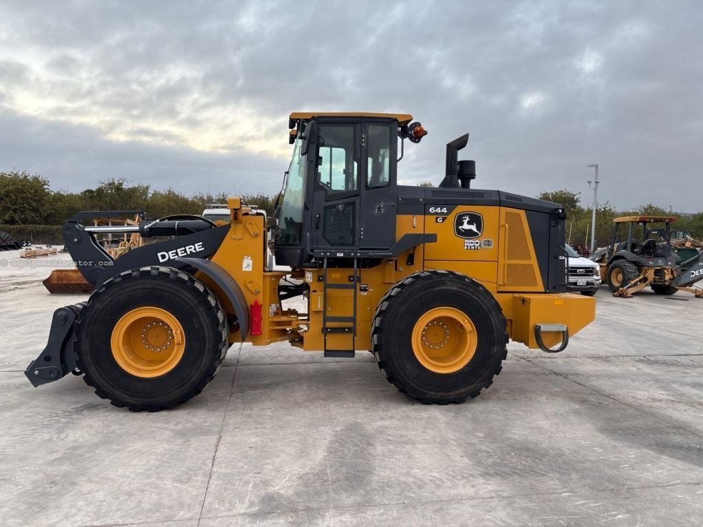 2024 John Deere 644G Image 2
