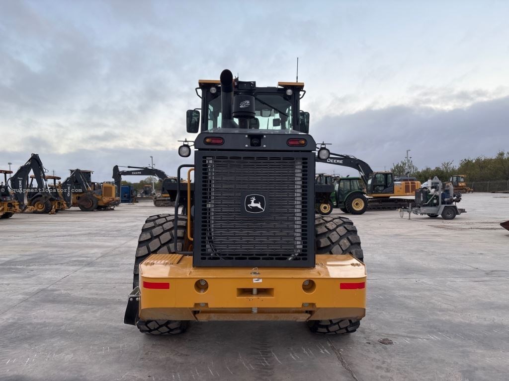 2024 John Deere 644G Image 4