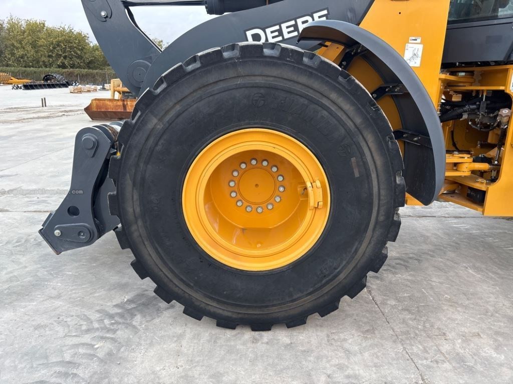 2024 John Deere 644G Image 10