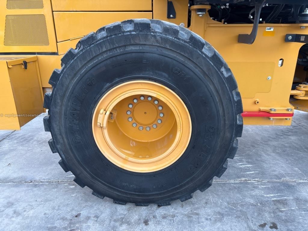 2024 John Deere 644G Image 11