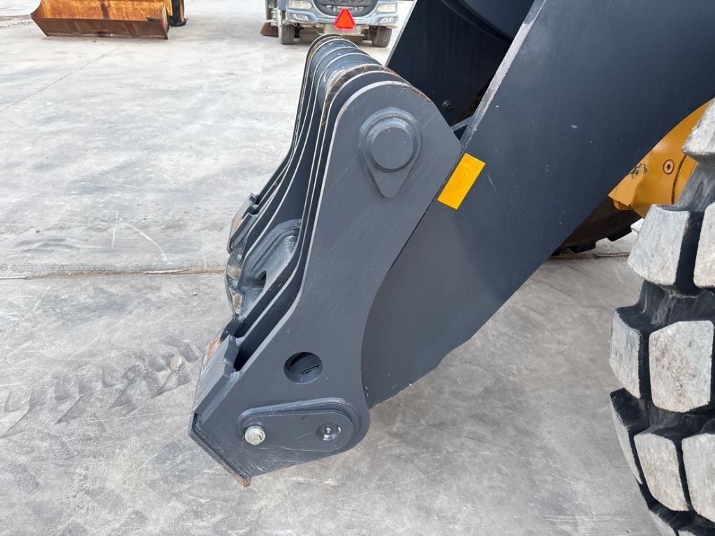 2024 John Deere 644G Image 18