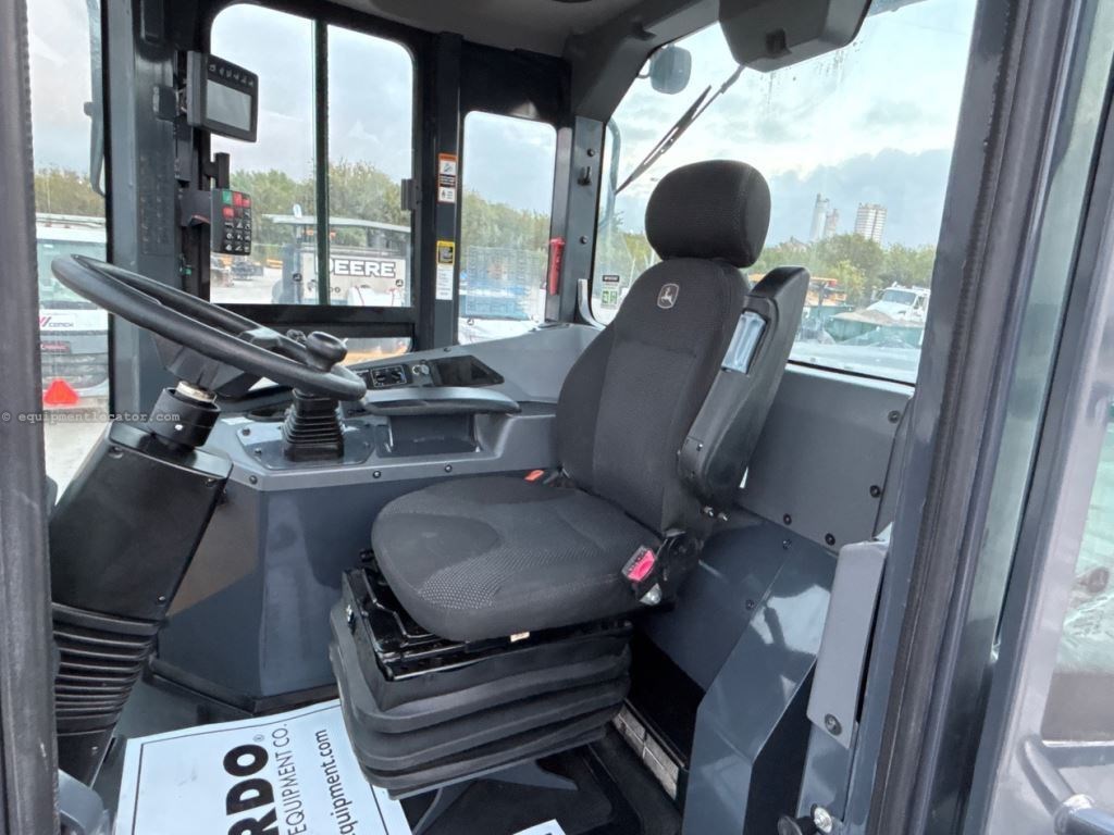 2024 John Deere 644G Image 19