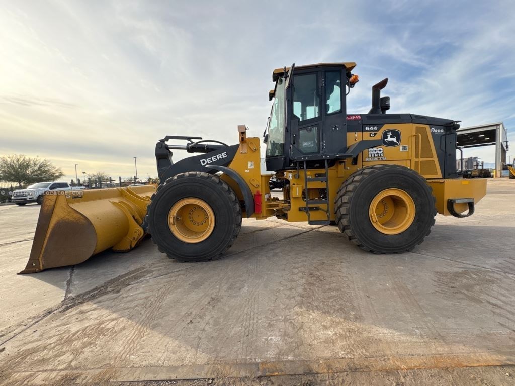 2023 John Deere 644G Image 2