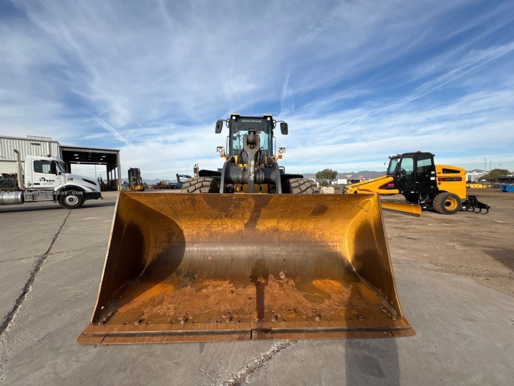 2023 John Deere 644G Image 8