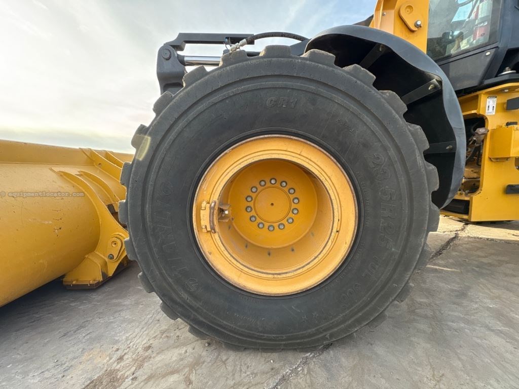 2023 John Deere 644G Image 9