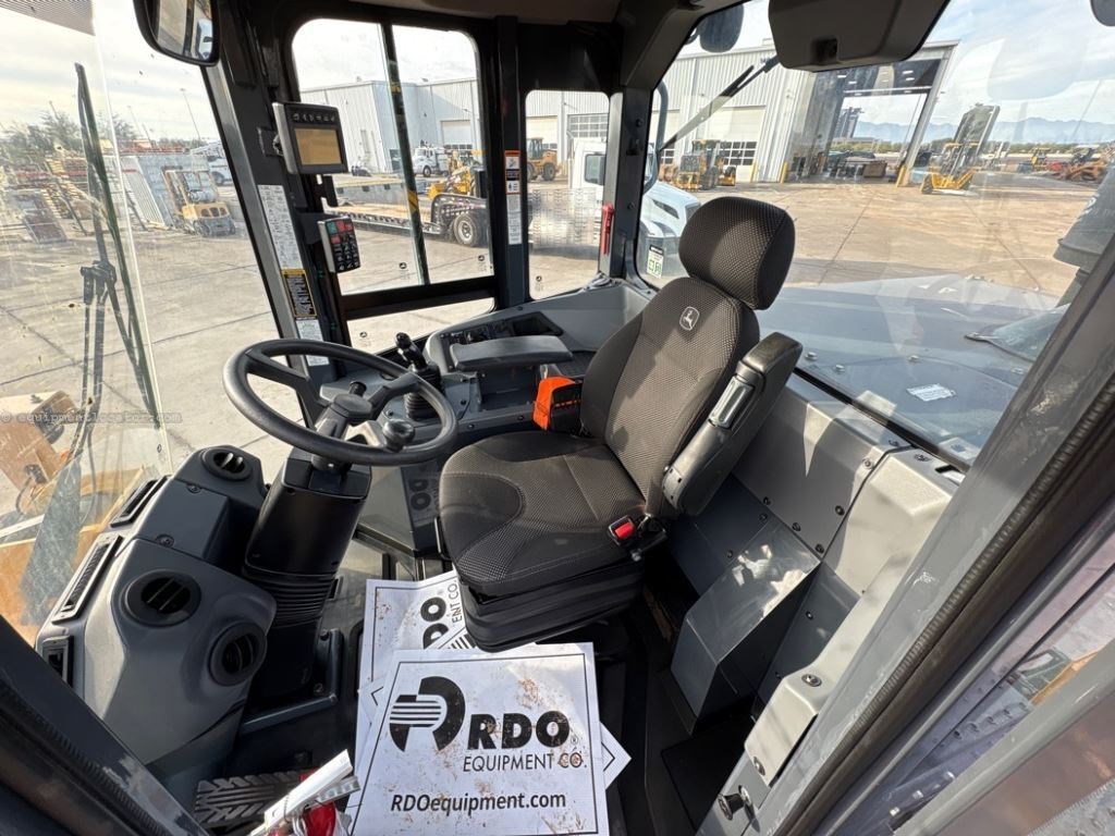 2023 John Deere 644G Image 19