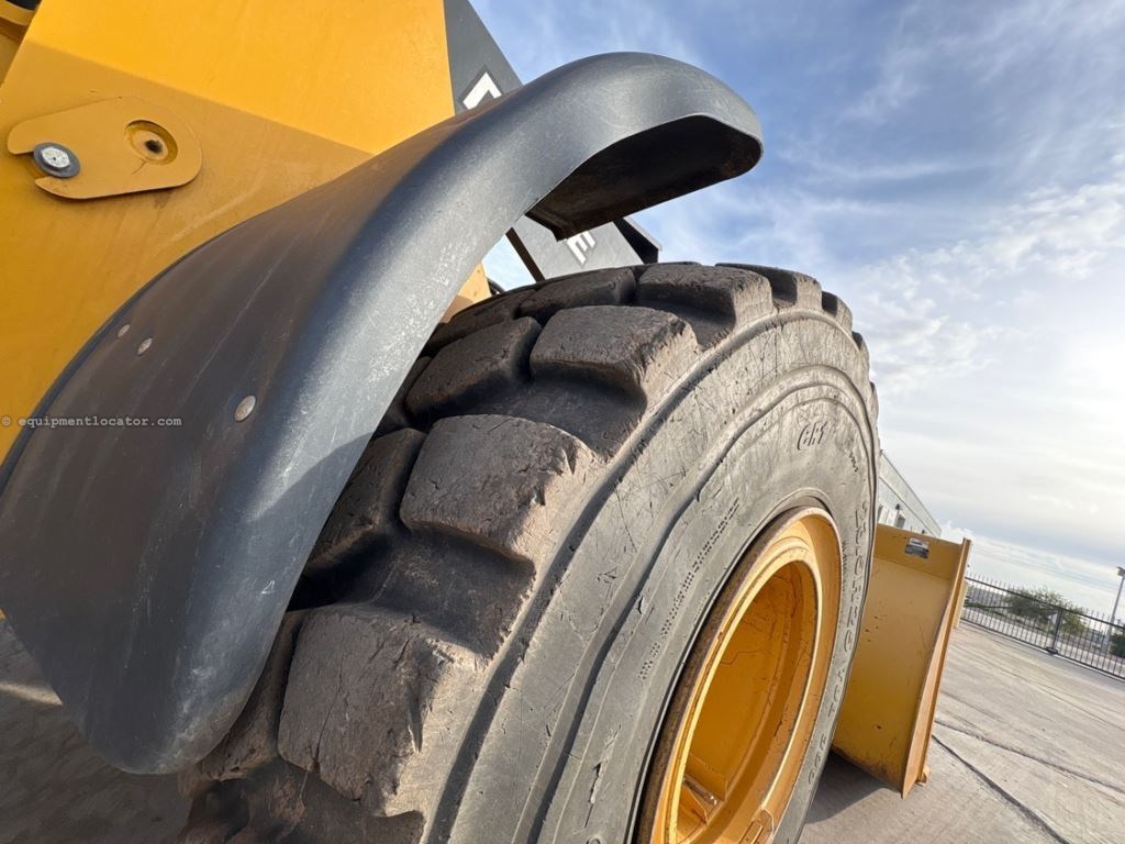 2023 John Deere 644G Image 24