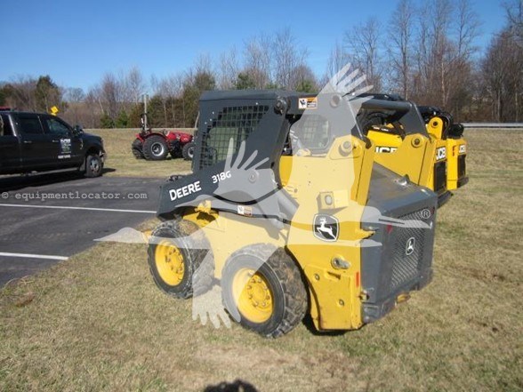 2018 John Deere 318G Image 2