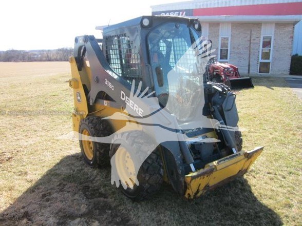 2018 John Deere 318G Image 5