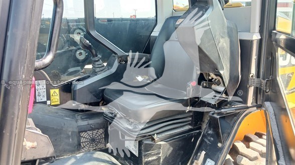 2018 JCB 3TS-8W Image 3