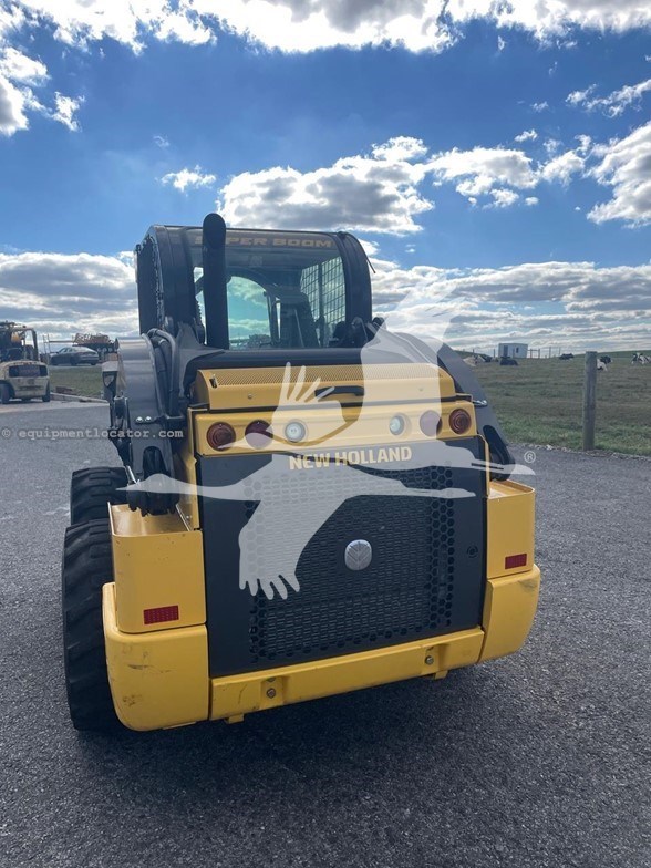 2017 New Holland L220 Image 2